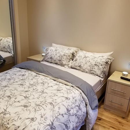 London Luxury Apartment 4 Bedroom Sleeps 12 People With 4 Bathrooms 1 Min Walk From Station Wanstead Экстерьер фото