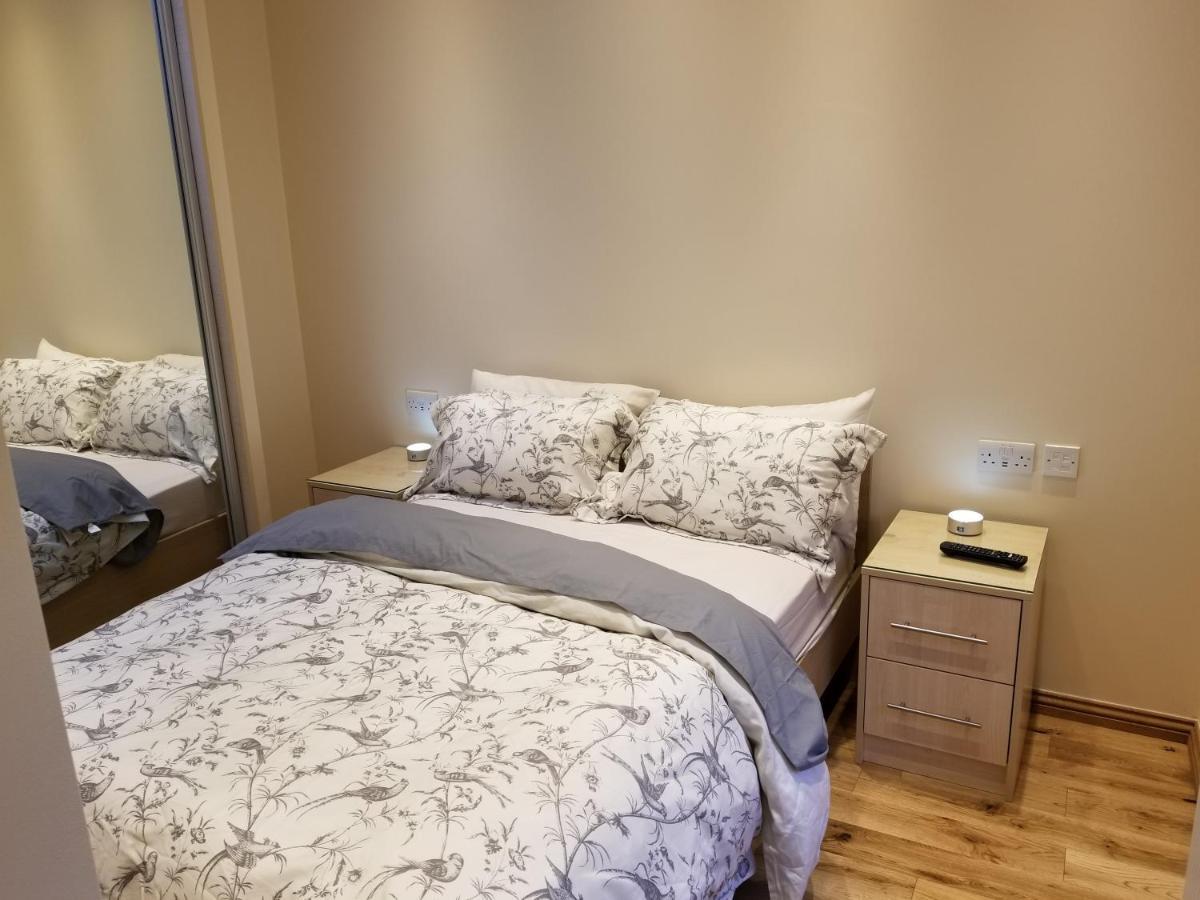 London Luxury Apartment 4 Bedroom Sleeps 12 People With 4 Bathrooms 1 Min Walk From Station Wanstead Экстерьер фото