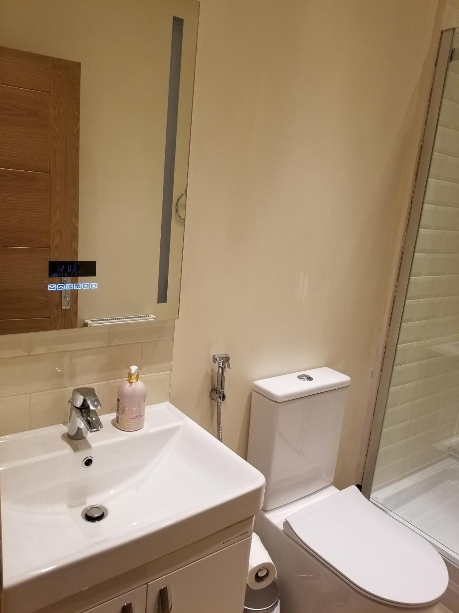 London Luxury Apartment 4 Bedroom Sleeps 12 People With 4 Bathrooms 1 Min Walk From Station Wanstead Экстерьер фото