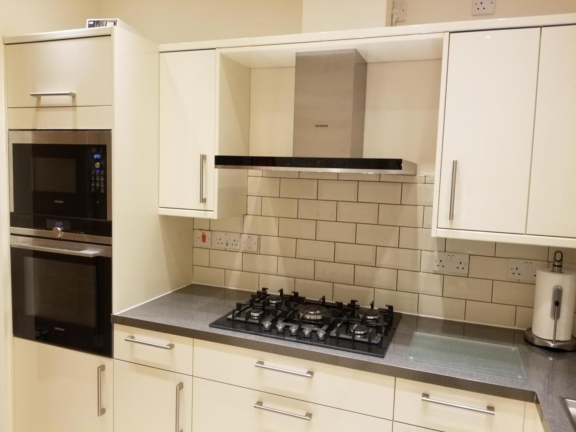London Luxury Apartment 4 Bedroom Sleeps 12 People With 4 Bathrooms 1 Min Walk From Station Wanstead Экстерьер фото